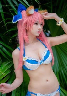 95后夫妻花千元在麦当劳办婚礼
